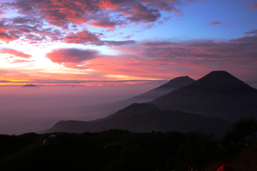 Ilustrasi tenda-tenda di area perkemahan kawasan Dieng-Prau (foto ilustrasi)