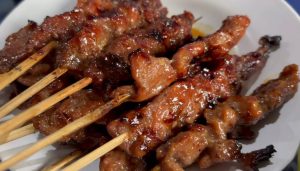 Sate sapi Pak Kempleng_AjakAnak